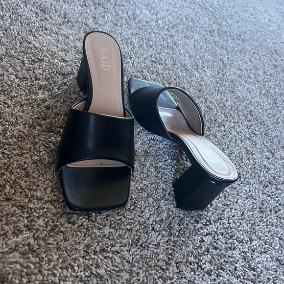 Open toed, faux leather sandal heel - Picture 3 of 5